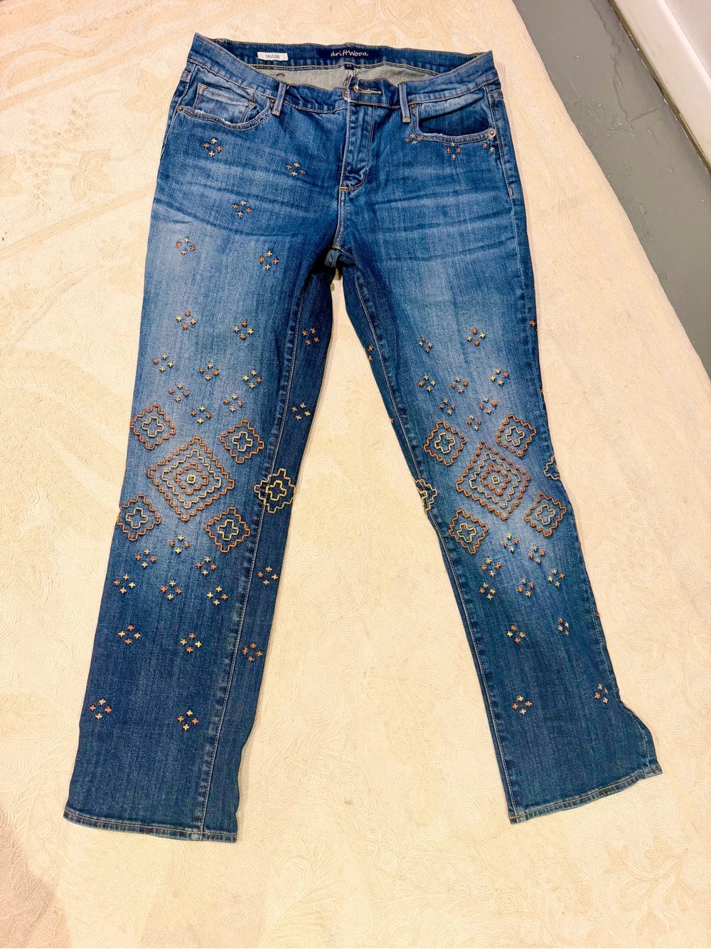 Driftwood Taylor Embroidered Mid Rise Boyfriend Jean Southwestern Geometric Sz28